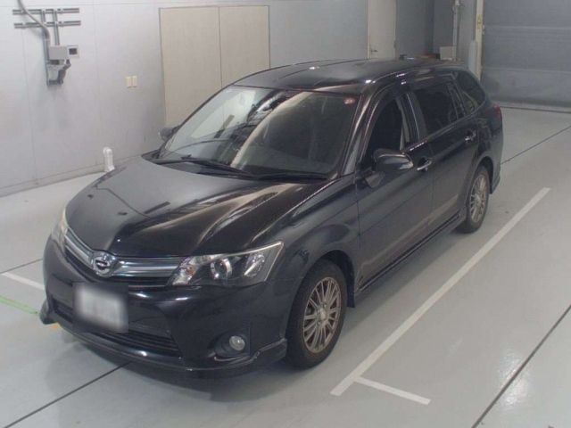 30668 Toyota Corolla fielder NZE161G 2014 г. (CAA Chubu)